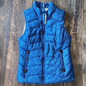 Puffer vest Green Tea blue and ivory insulated